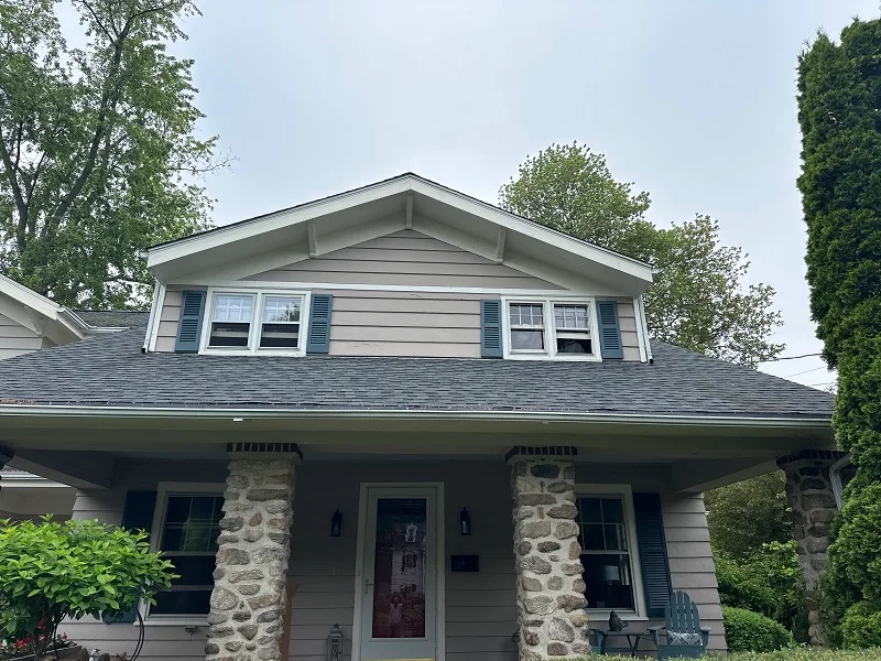 Wood double hung windows in bedrooms in Fairfield,CT